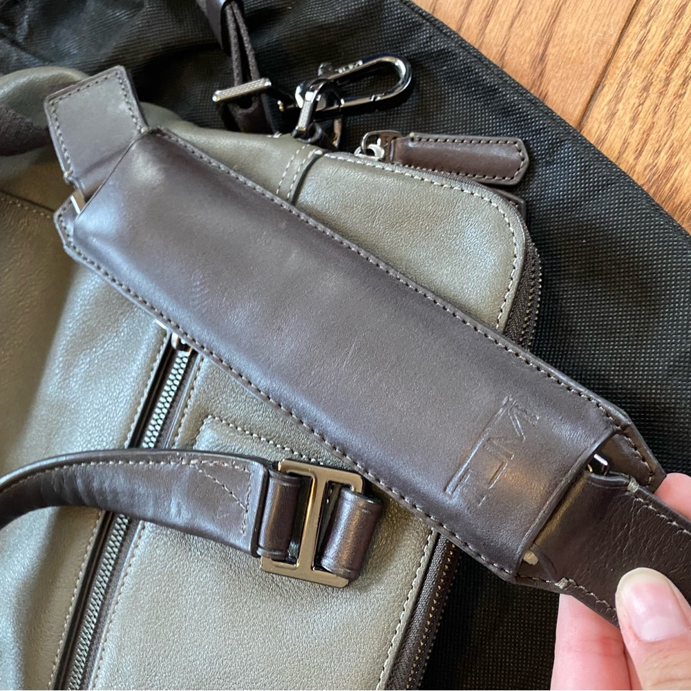Tumi Briefcase - Picture 8 of 10